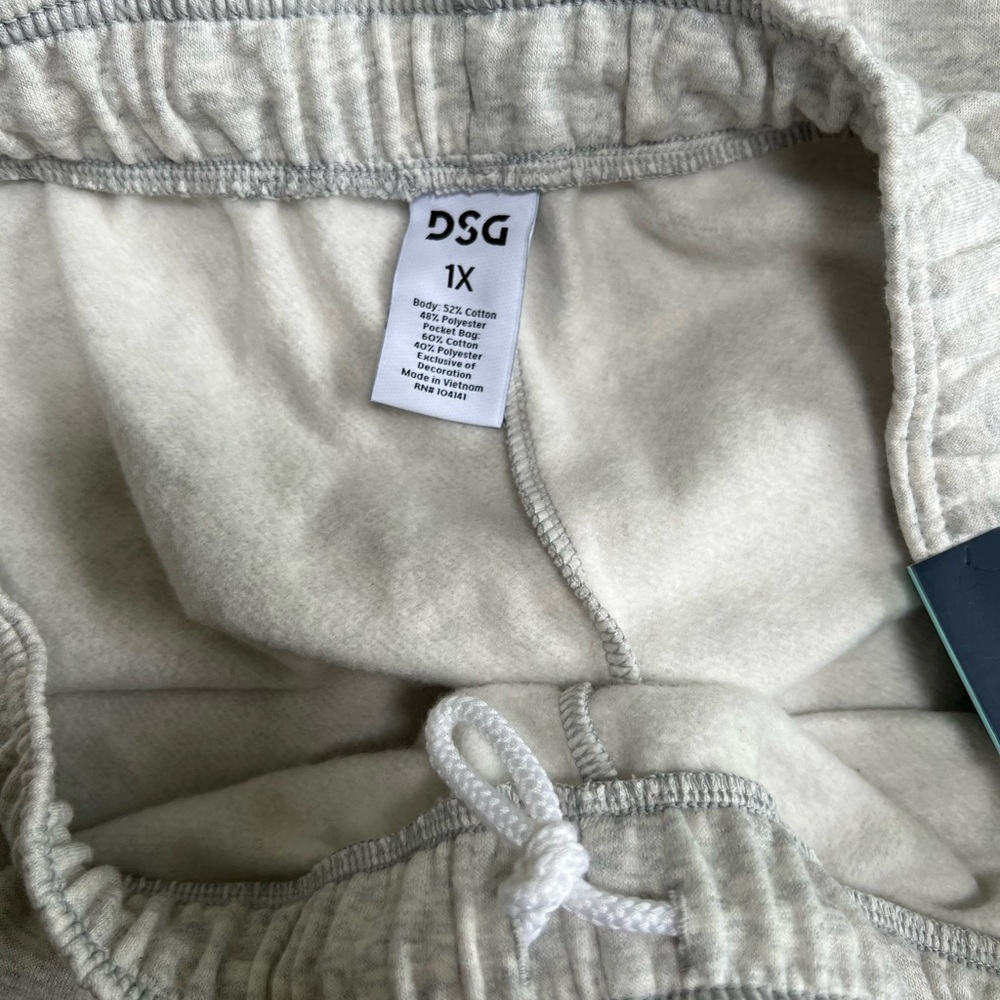 DSG Women’s 1X Oversized Fleece 5” Shorts Light Heather Gray - Picture 5 of 5